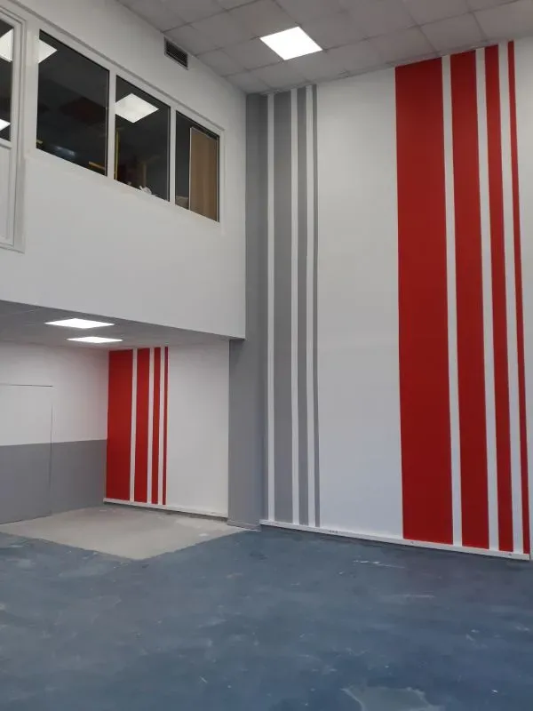 mur rouge haut